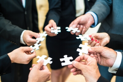 Teamwork people solving puzzle
